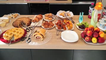 Café da manhã com buffet grátis todos os dias