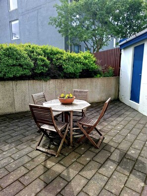 Outdoor dining - Cozy 1-bedroom apartment in Reykjavík city center (Reykjavík)