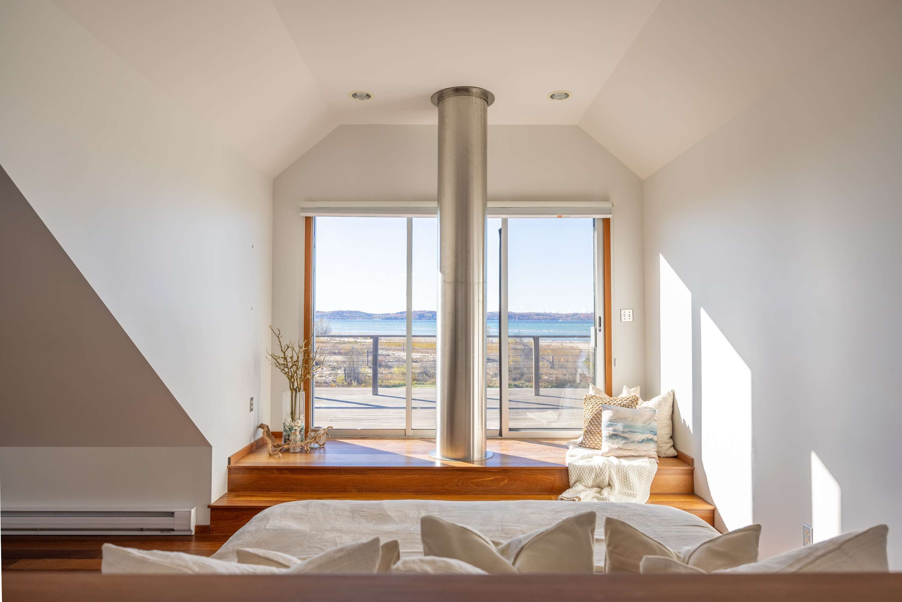 Bureau, fer et planche à repasser, lit parapluie, Wi-Fi