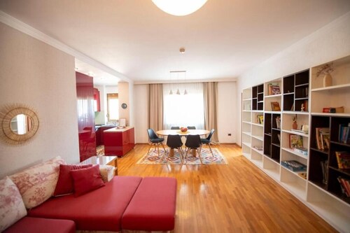Central 3BR by Tanners’ Bridge - Bright, Spacious & Cozy