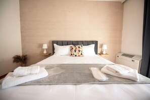 3 habitaciones, tabla de planchar con plancha, wifi y ropa de cama 