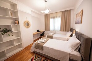 3 bedrooms, iron/ironing board, WiFi, bed sheets - Central 3BR by Tanners’ Bridge - Bright, Spacious & Cozy (Tiranë)