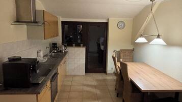 Kühlschrank, Herdplatte, Geschirrspüler