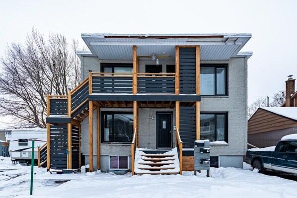 المنشأة من الخارج