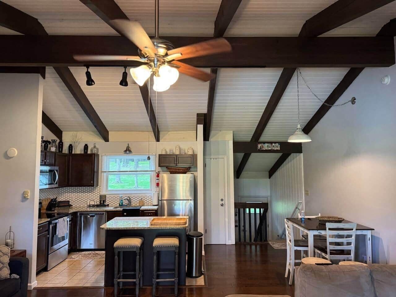 Microondas, horno, parrilla de estufa y lavavajillas 