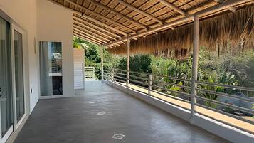 Familienhaus, Balkon, Gartenblick | Terrasse/Patio