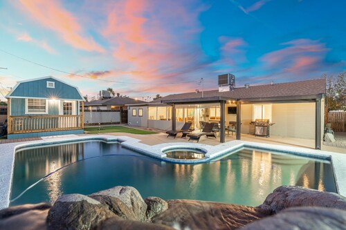 5BR, Pool, Games, Mini Putt, BBQ, Patio & Firepit