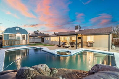 5BR, Pool, Games, Mini Putt, BBQ, Patio & Firepit