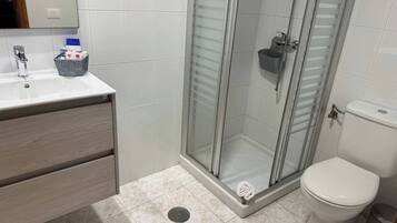 House, 2 Bedrooms, Accessible | Bathroom