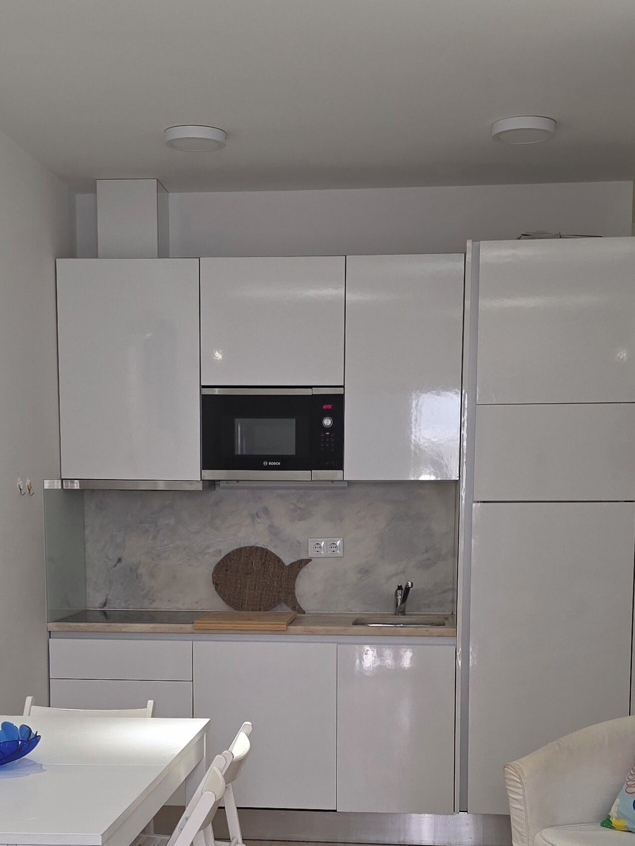 Microondas, horno, placa de cocina y lavavajillas