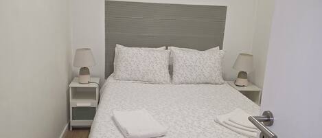 3 bedrooms, iron/ironing board, Internet, bed sheets