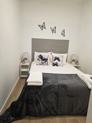 3 chambres, fer et planche à repasser, accès Internet, draps fournis