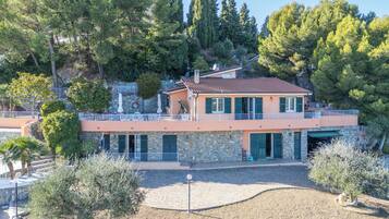 Bagian depan properti