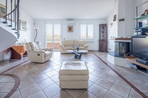 Villa, Sea View | Living area | 32-inch flat-screen TV with digital channels - Villa Agata With Private Pool Seaview (Imperia)