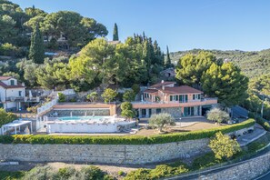 Front of property - Villa Caroline, Private Pool and Sea View (Imperia)