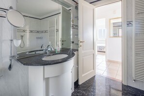 Villa, Sea View | Bathroom | Hair dryer, towels - Villa Caroline, Private Pool and Sea View (Imperia)