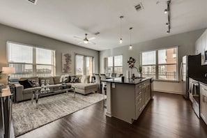 Televisión y chimenea 