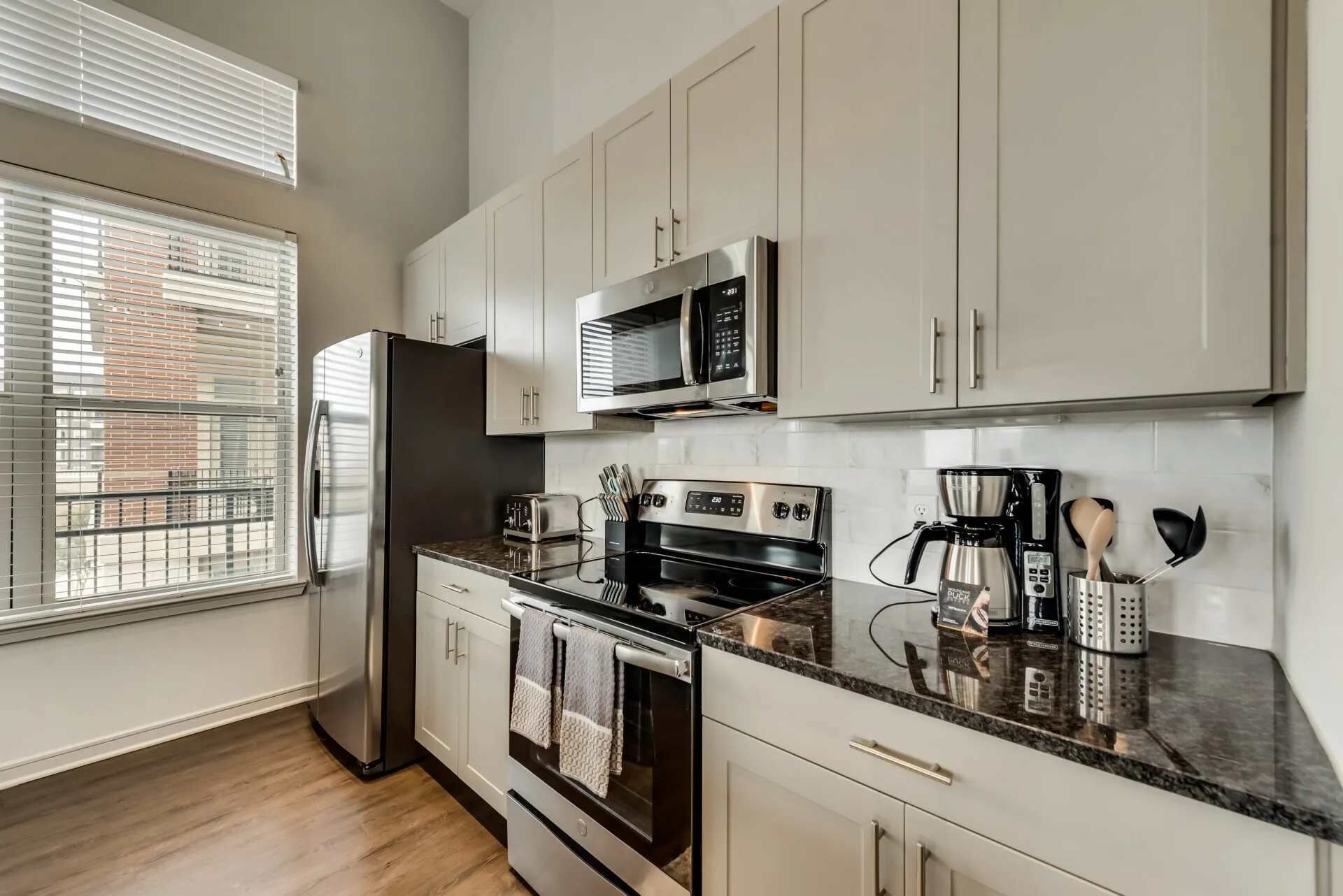 Microwave, oven, dishwasher, coffee/tea maker