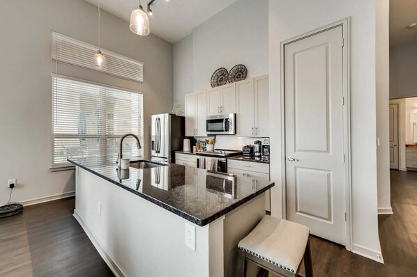 Microwave, oven, dishwasher, coffee/tea maker