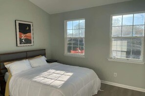 2 slaapkamers, een strijkplank/strijkijzer, wifi, beddengoed