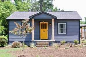 Exterior - Cozy Cottage on Food Forest in the Heart of Charlotte! (Charlotte)