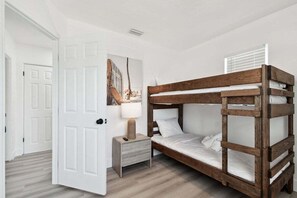 مكواة/لوح كي وواي فاي وملاءات أسرّة