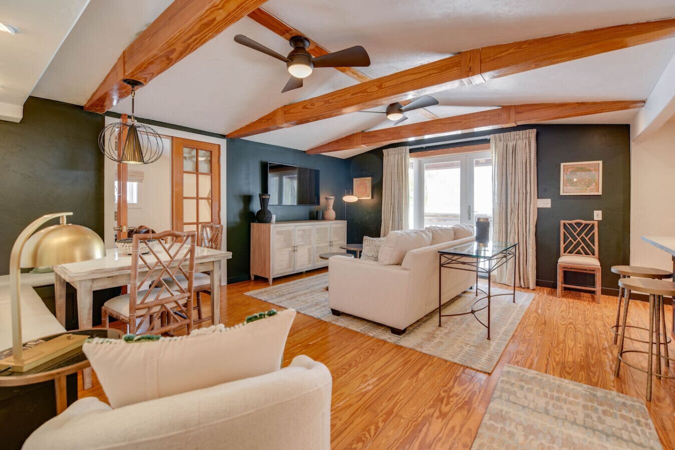 Télévision, chaîne hi-fi