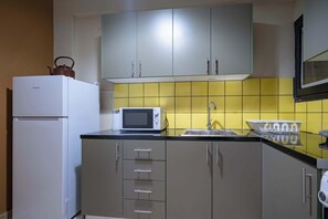 Private kitchen - Warm 2BR Apt • Central Kypseli by ΜΡS (Athina)