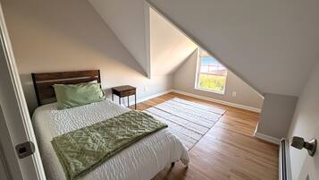 Iron/ironing board, internet, bed sheets