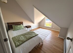 Iron/ironing board, Internet, bed sheets