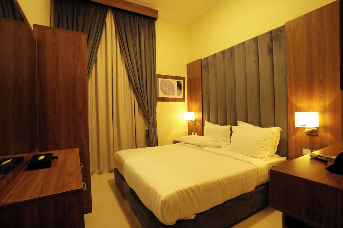 Rideaux occultants, fer et planche à repasser, Wi-Fi gratuit