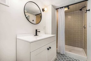Shower - Omaha Escape Central Getaway with Private Sauna! (Omaha)