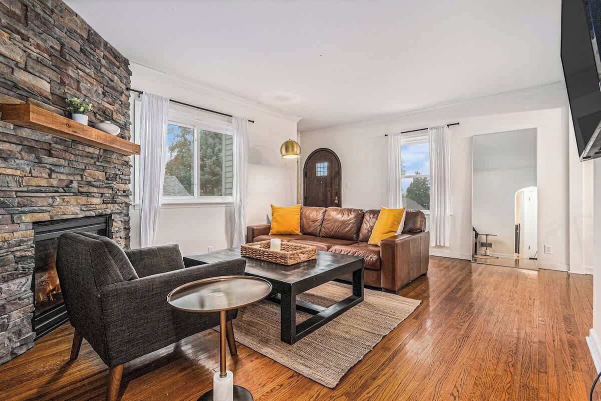 TV, fireplace, offices