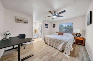 Desk, iron/ironing board, WiFi, bed sheets