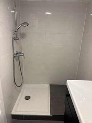 Hair dryer, towels, toilet paper - Spacious F2 15mn from PARIS (Noisy-le-Sec)