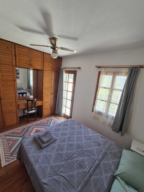 2 bedrooms, iron/ironing board, Internet, bed sheets