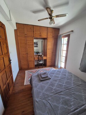 2 habitaciones, tabla de planchar con plancha, internet y ropa de cama