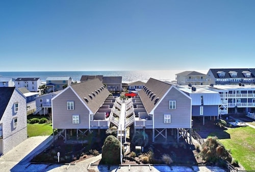NEW LISTING! 1BR Renovated/ Be our first guest/ These rates won't last long!