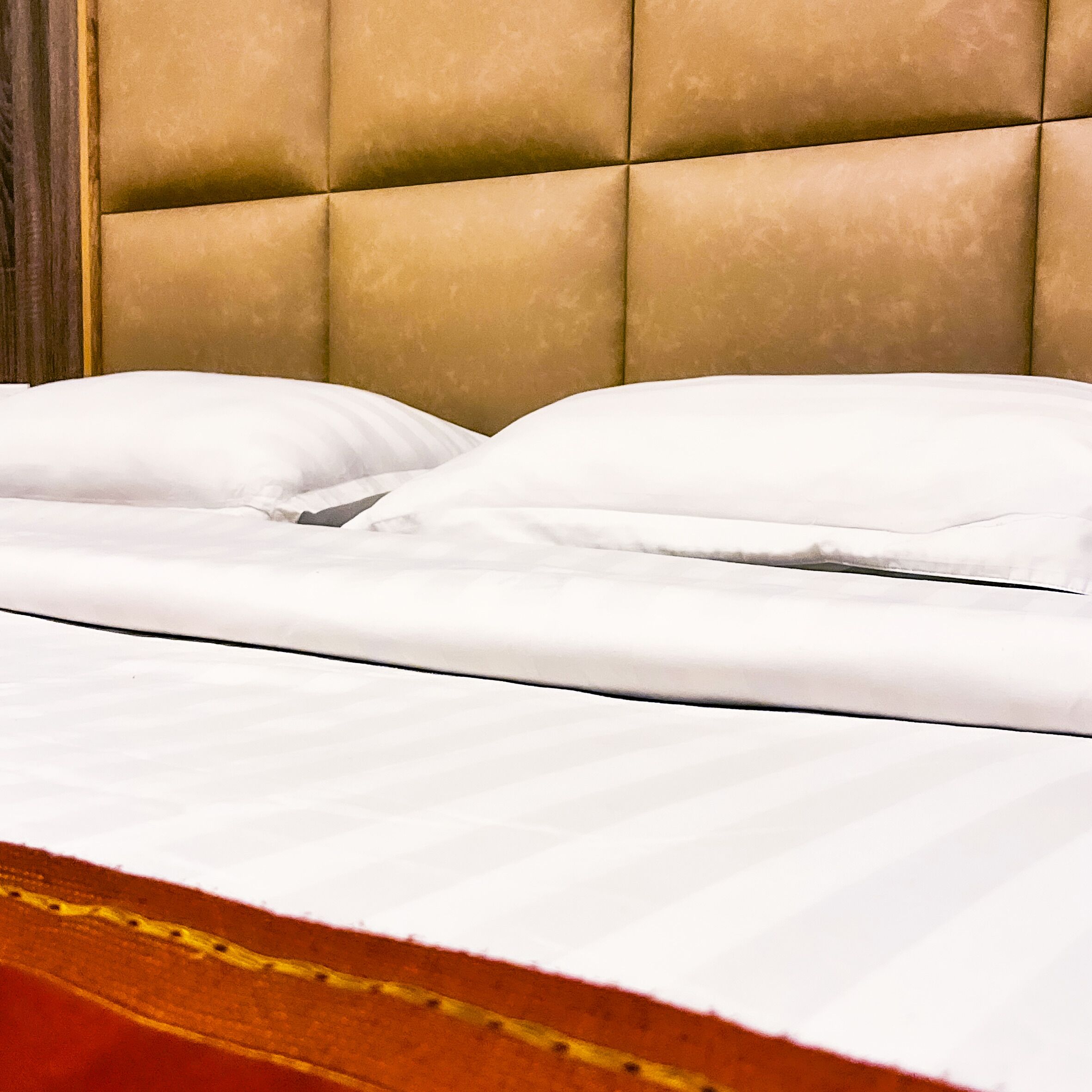 Sengetøy av topp kvalitet, senger med overmadrass og wi-fi (inkludert)