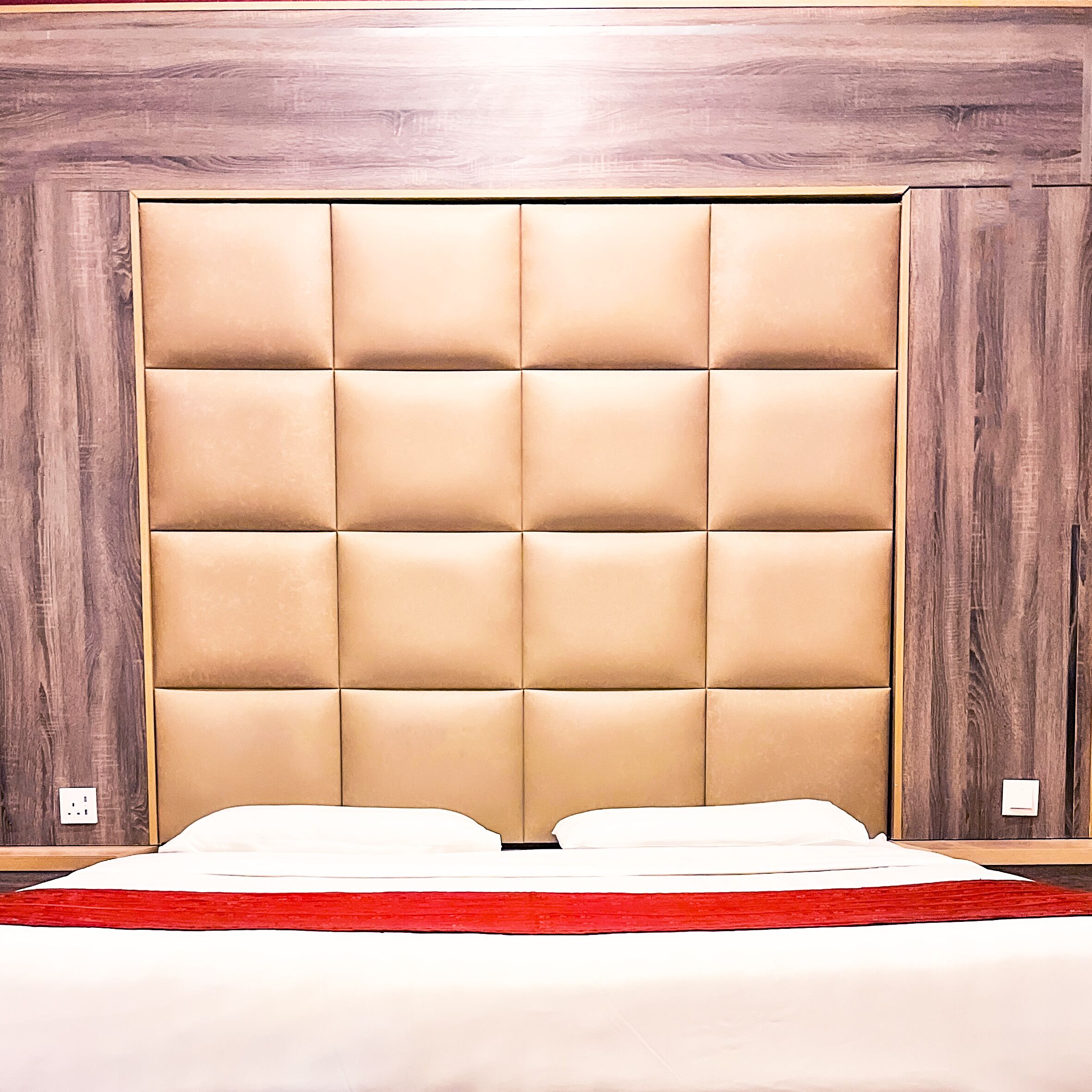 Sengetøy av topp kvalitet, senger med overmadrass og wi-fi (inkludert)