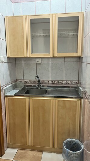 Suite estudio básica | Cocina privada | Refrigerador con congelador y horno 