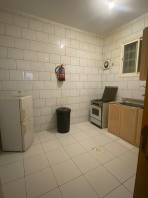 شقة بتجهيزات أساسية | أغطية فراش متميزة وأسرّة بطبقة علوية مريحة وواي فاي مجانًا وملاءات أسرّة