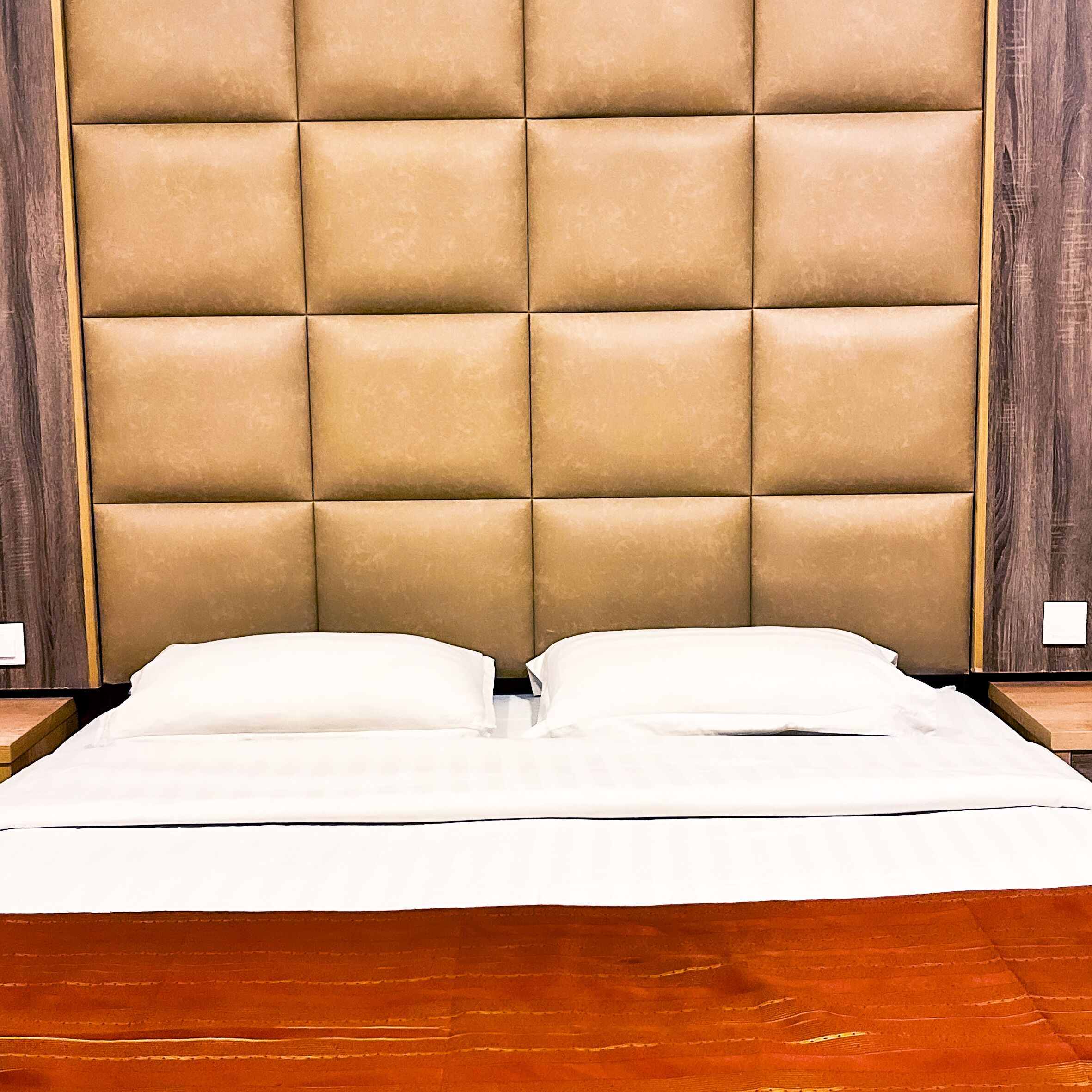 Sengetøy av topp kvalitet, senger med overmadrass og wi-fi (inkludert)