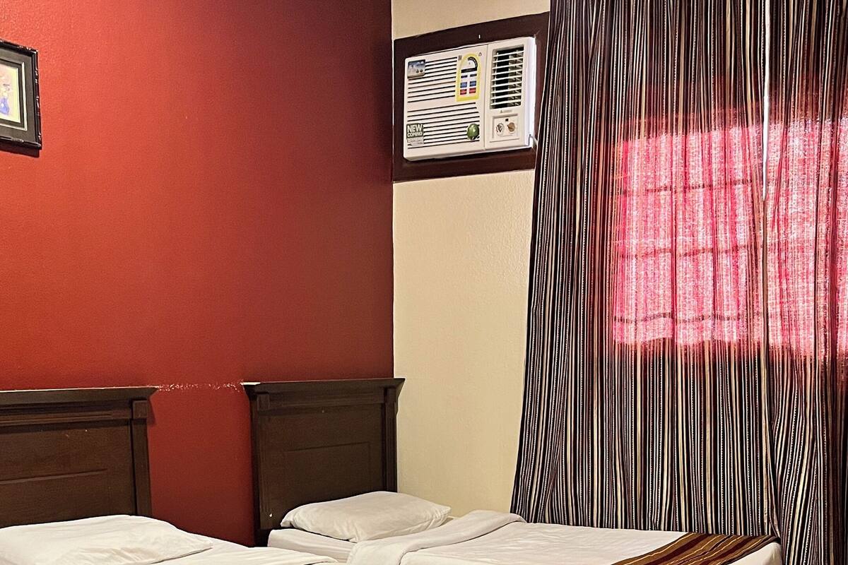 Departamento familiar, vista a la ciudad | Ropa de cama de alta calidad, camas con pillow-top y wifi gratis