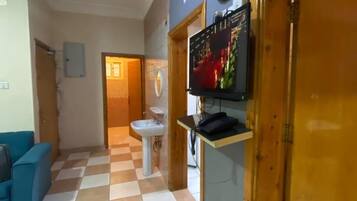 Basic Apartment, City View | Premium bedding, pillowtop beds, free WiFi, bed sheets