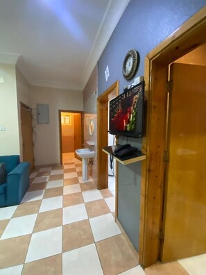 Apartament bàsic, vistes a la ciutat | Roba de llit d'alta qualitat i matalassos amb encoixinament addicional 