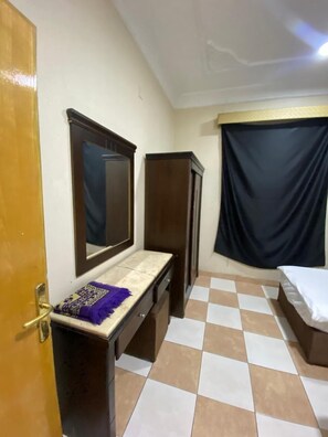 Basic-Apartment, Stadtblick | Hochwertige Bettwaren, Pillowtop-Betten, kostenloses WLAN, Bettwäsche