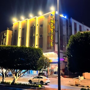 Mặt tiền nơi lưu trú