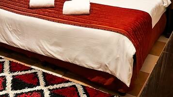 Apartamento básico | Ropa de cama de alta calidad y colchones con acolchado adicional