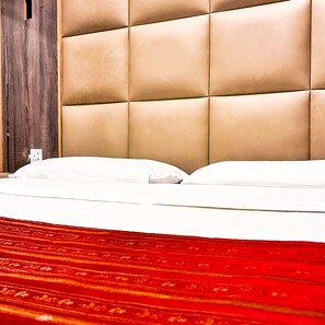 Basic Apartment | Premium bedding, pillowtop beds, free WiFi, bed sheets